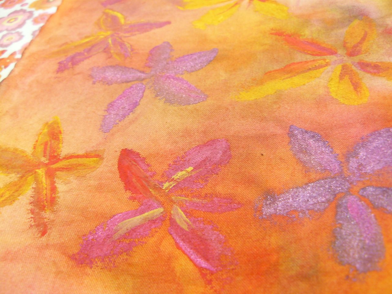 fleurs peintes sur tissu