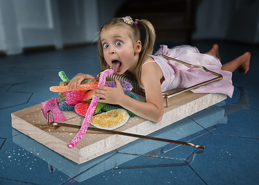 My 5 year old daughter Lou started to sneak into the kitchen to steal sweets from the cupboard… so we had to do something :)par John Wilhelm